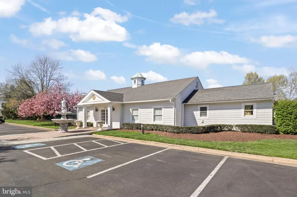 20200 CENTER BROOK SQUARE Sterling, VA 20165