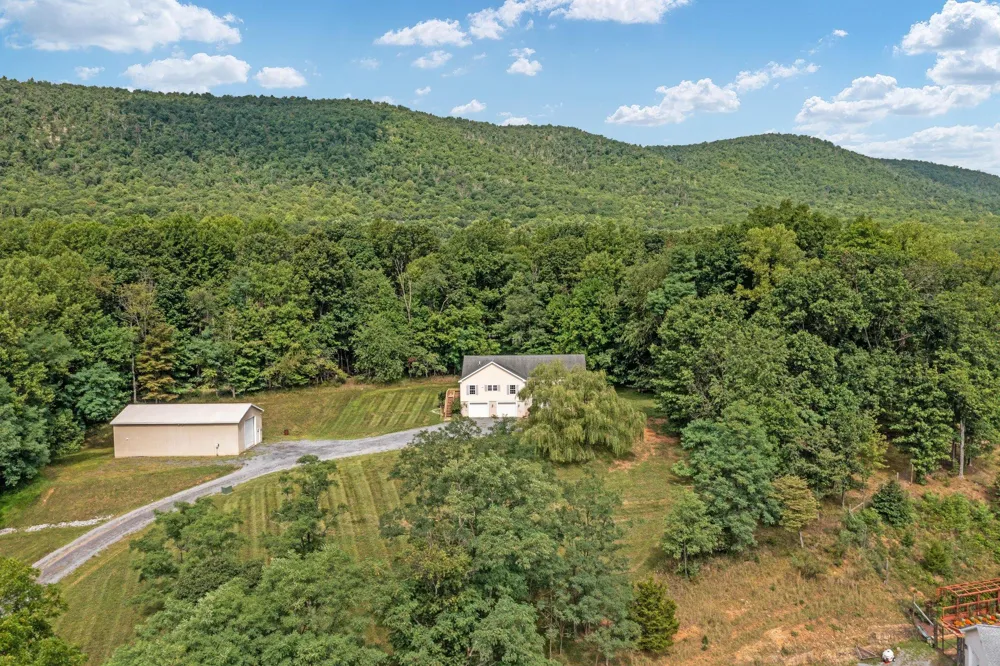 102 ZEBRA LANE Berkeley Springs, WV 25411