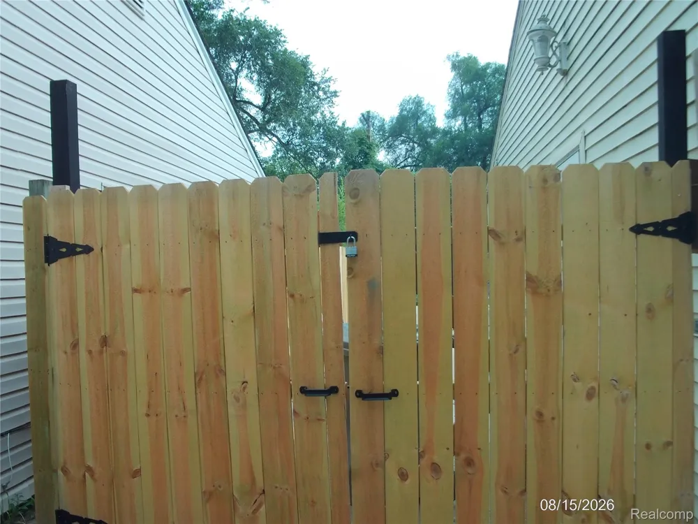 26445 Colgate Street Inkster City, MI 48141