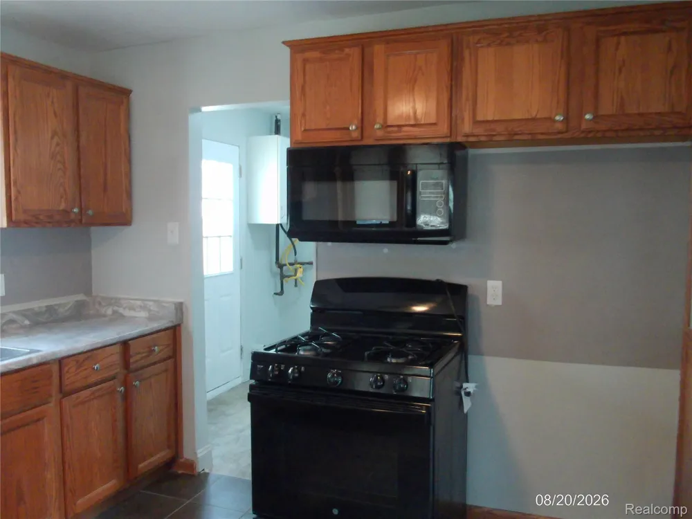 26445 Colgate Street Inkster City, MI 48141