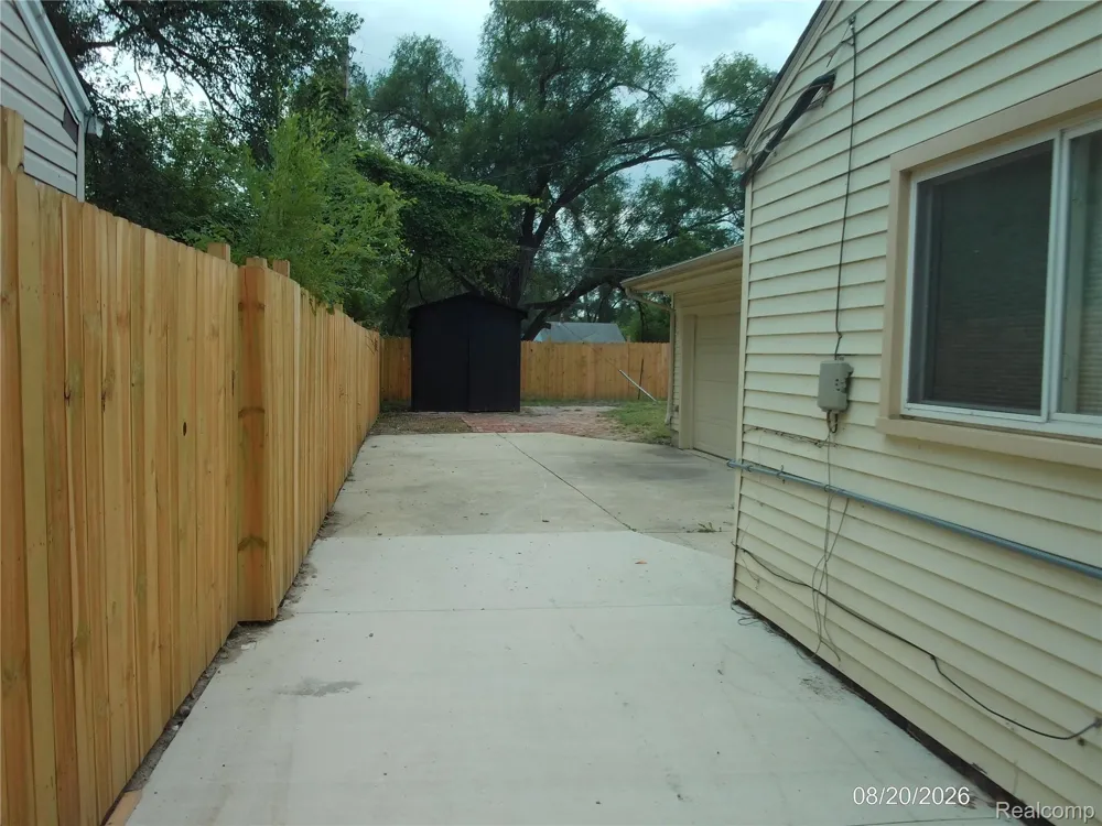 26445 Colgate Street Inkster City, MI 48141