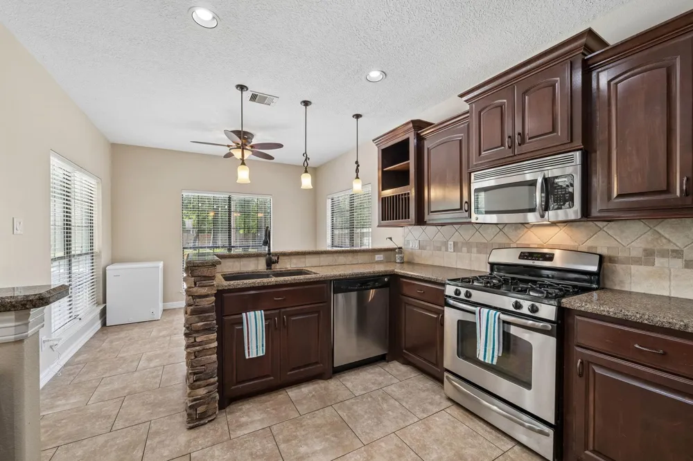 27112 Fairway Crossings Drive Huffman, TX 77336