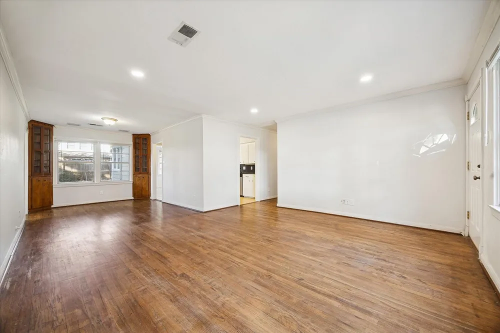 5122 Locust Street Bellaire, TX 77401