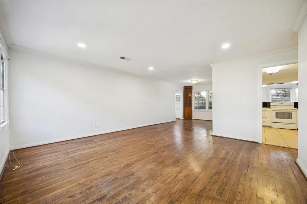5122 Locust Street Bellaire, TX 77401