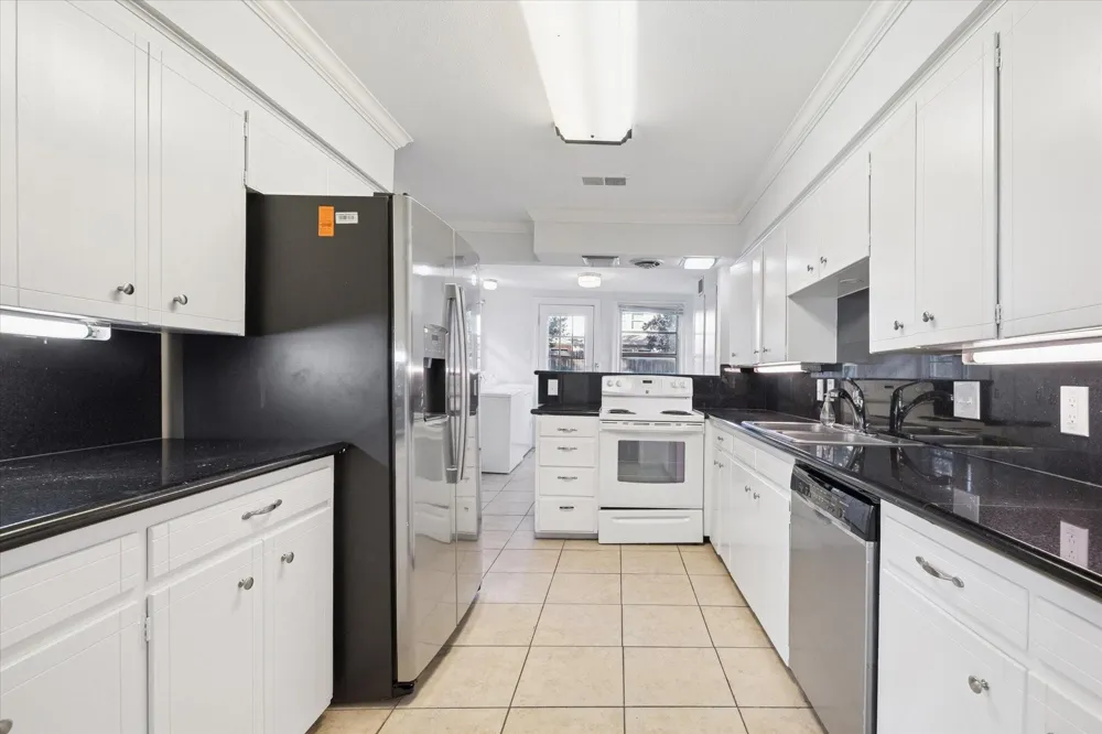 5122 Locust Street Bellaire, TX 77401