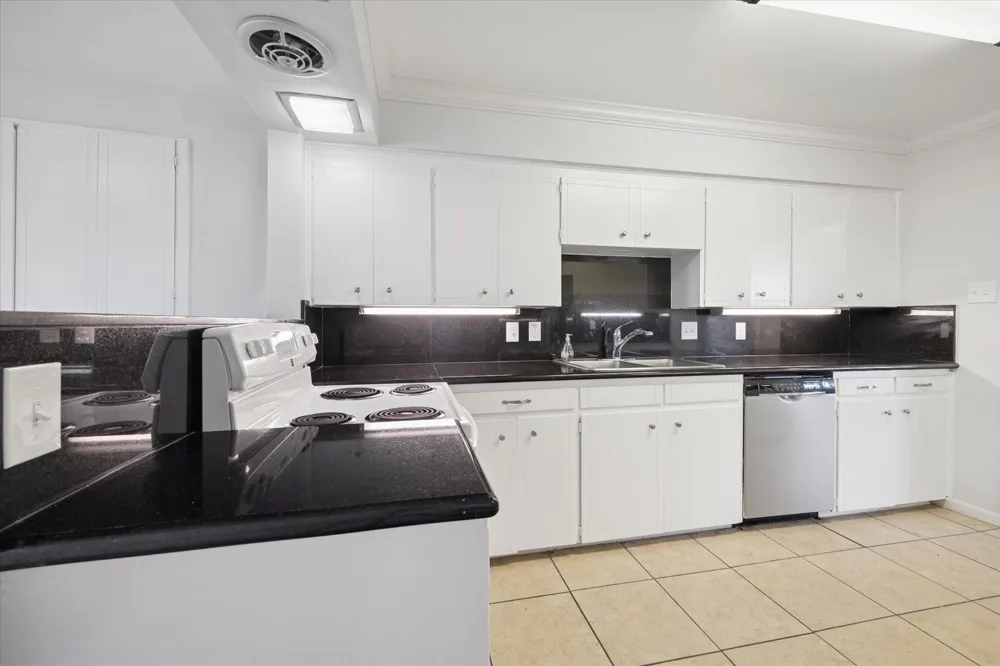 5122 Locust Street Bellaire, TX 77401