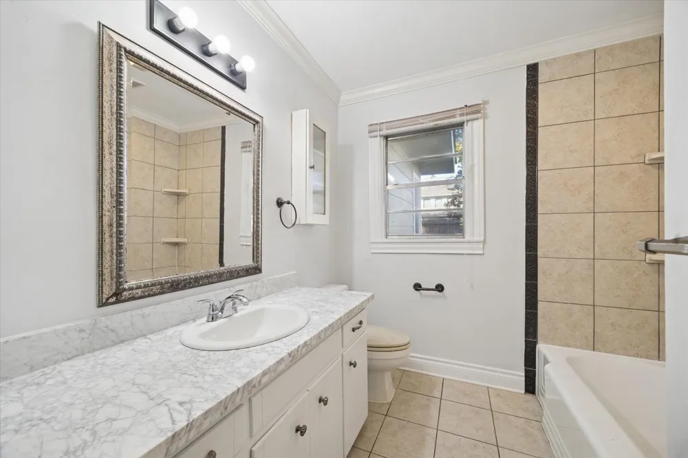 5122 Locust Street Bellaire, TX 77401