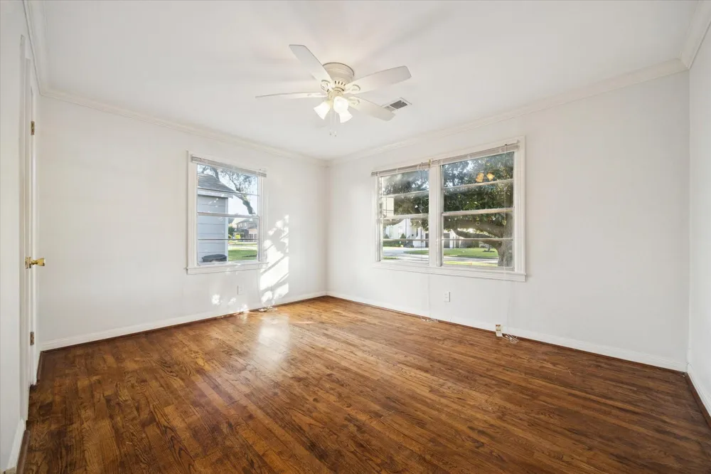 5122 Locust Street Bellaire, TX 77401