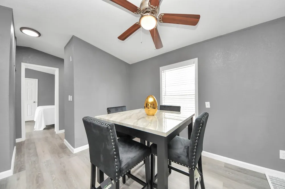 145 W Austin Avenue Pasadena, TX 77502