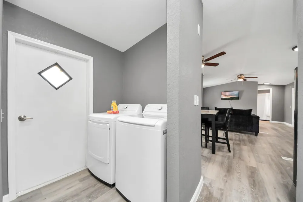 145 W Austin Avenue Pasadena, TX 77502