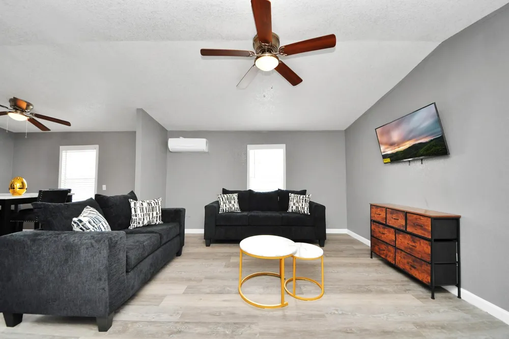 145 W Austin Avenue Pasadena, TX 77502