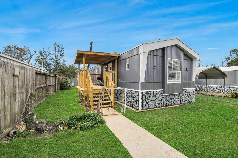 145 W Austin Avenue Pasadena, TX 77502