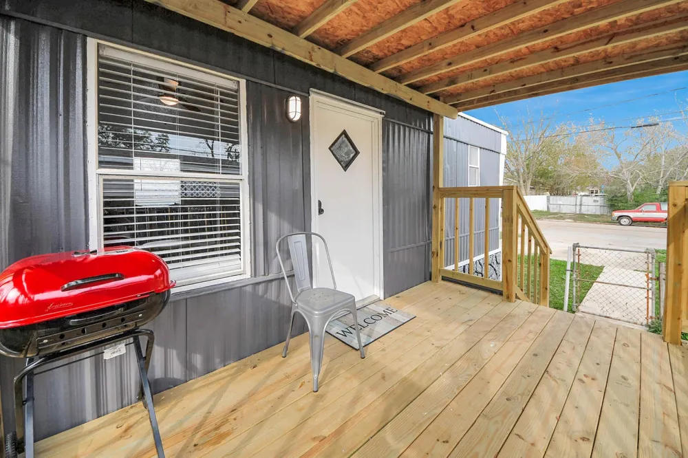 145 W Austin Avenue Pasadena, TX 77502