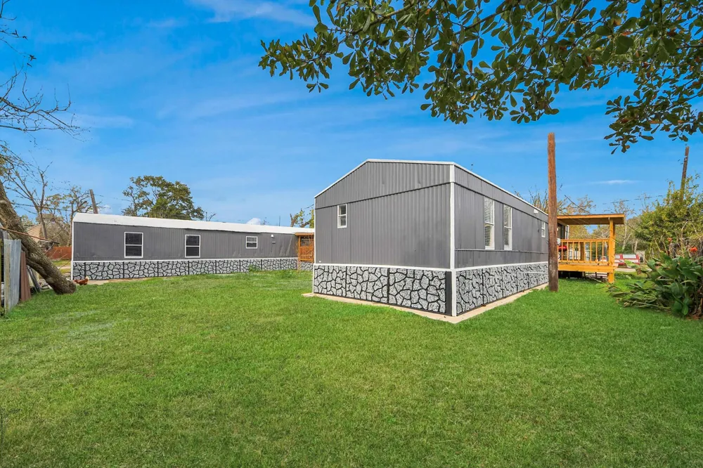 145 W Austin Avenue Pasadena, TX 77502