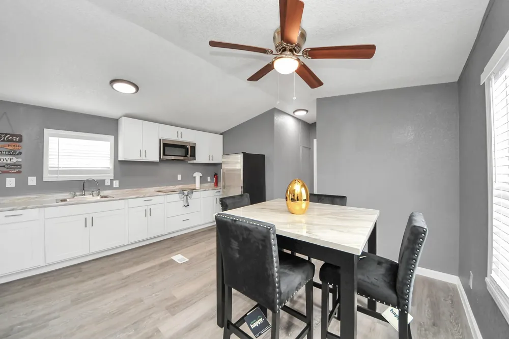 145 W Austin Avenue Pasadena, TX 77502