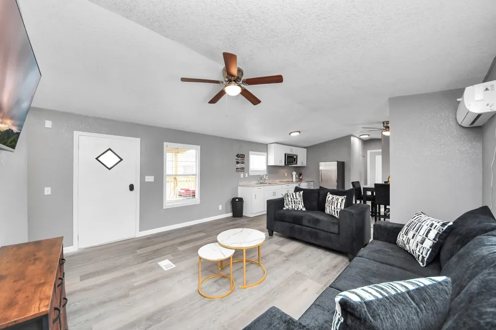 145 W Austin Avenue Pasadena, TX 77502