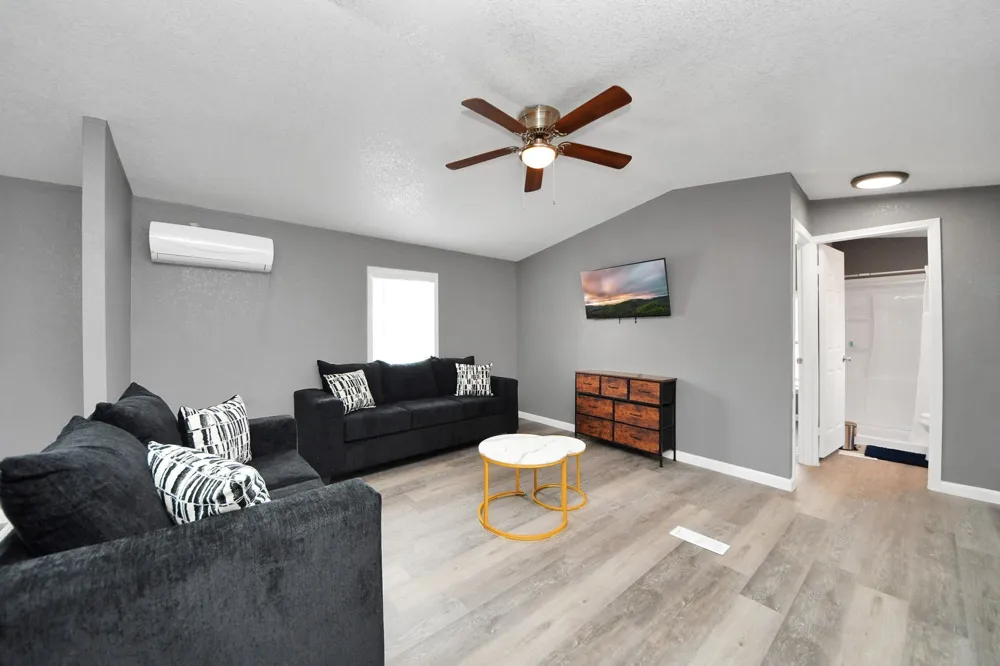 145 W Austin Avenue Pasadena, TX 77502
