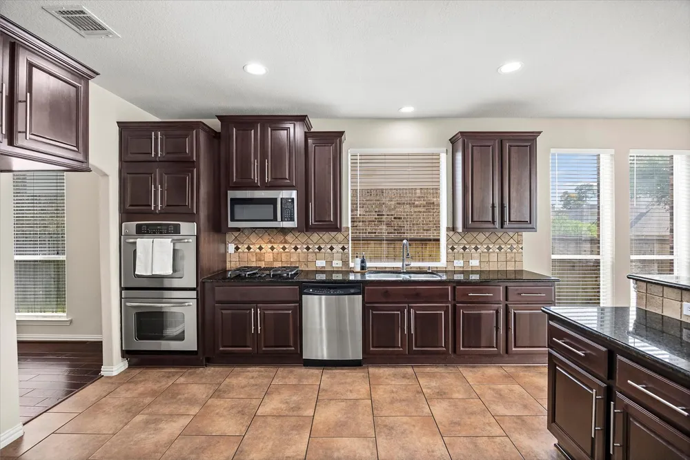 35 Woodmoor Place Magnolia, TX 77354