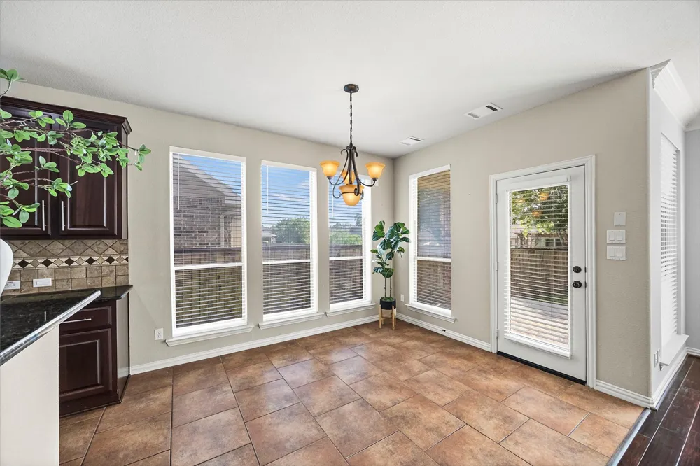 35 Woodmoor Place Magnolia, TX 77354