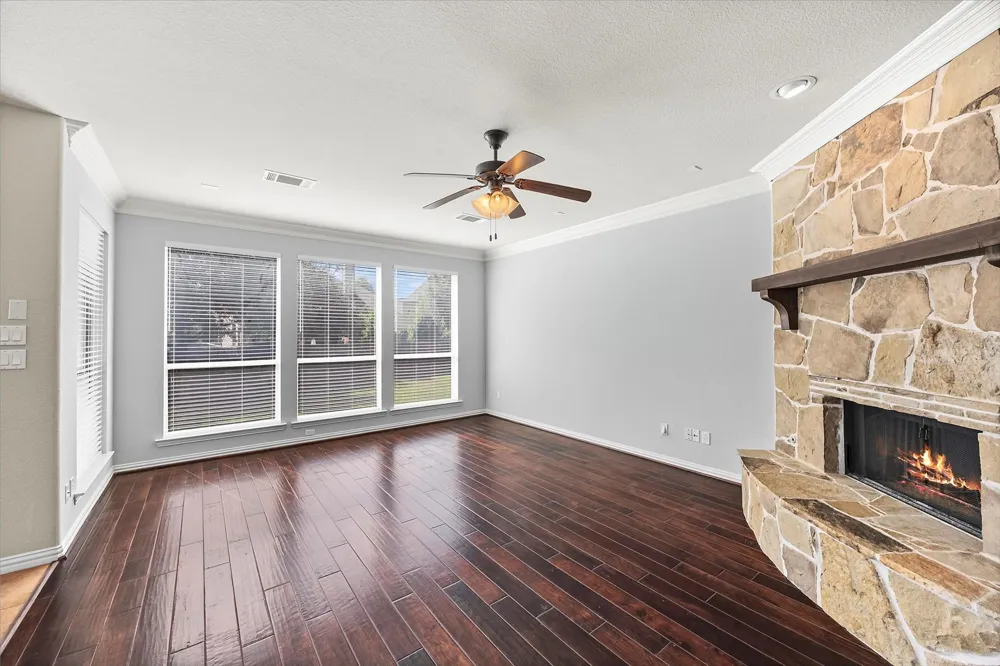 35 Woodmoor Place Magnolia, TX 77354