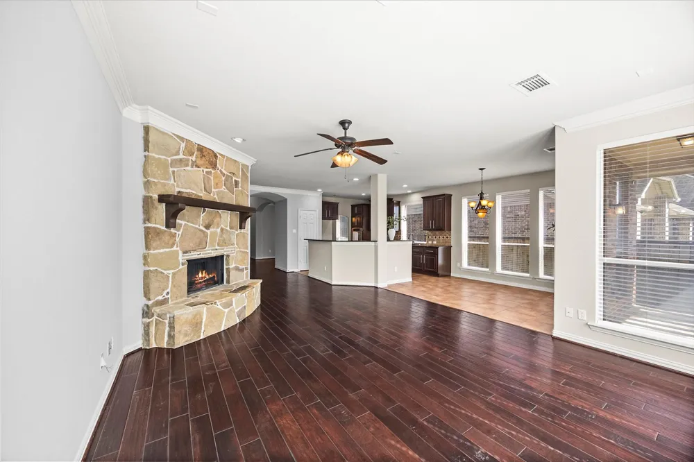 35 Woodmoor Place Magnolia, TX 77354