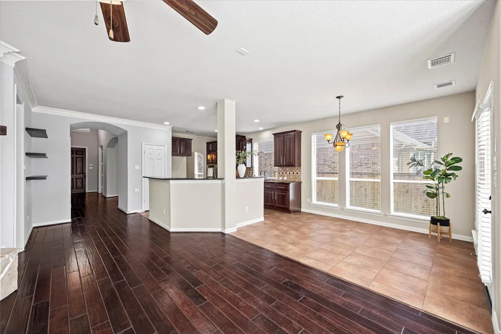35 Woodmoor Place Magnolia, TX 77354