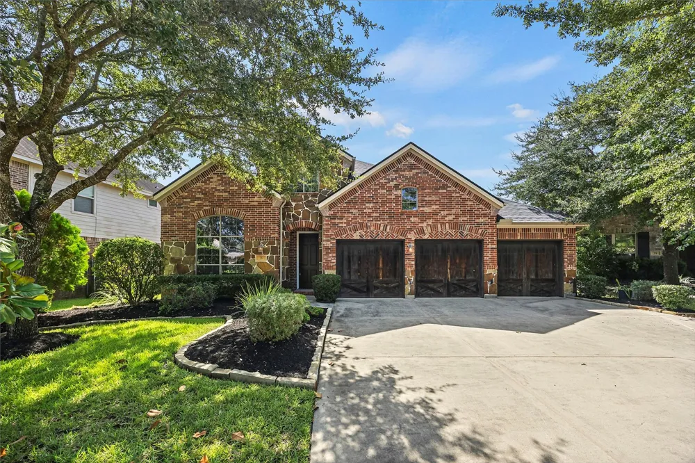 35 Woodmoor Place Magnolia, TX 77354