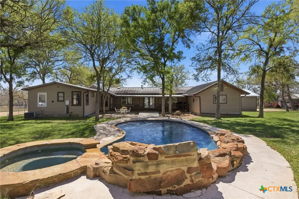 18335 Fm 86 Red Rock, TX 78662