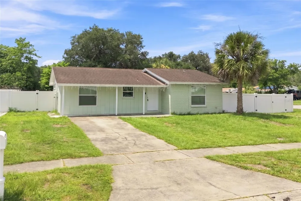 8344 DRYCREEK DRIVE Tampa, FL 33615