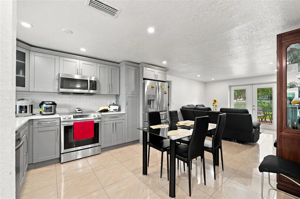 8344 DRYCREEK DRIVE Tampa, FL 33615