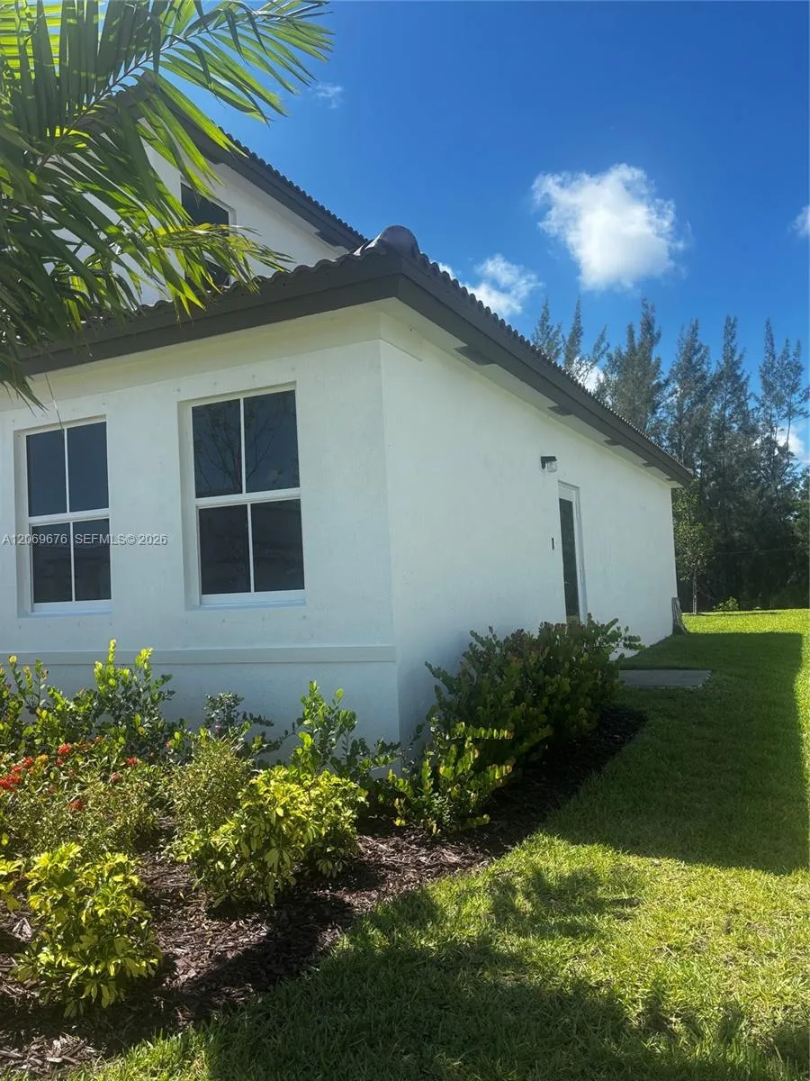 2342 SE 30th St Homestead, FL 33035