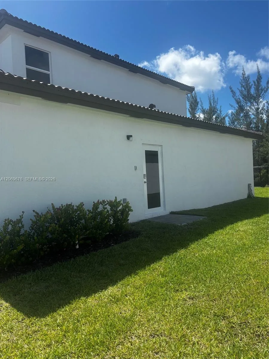 2342 SE 30th St Homestead, FL 33035