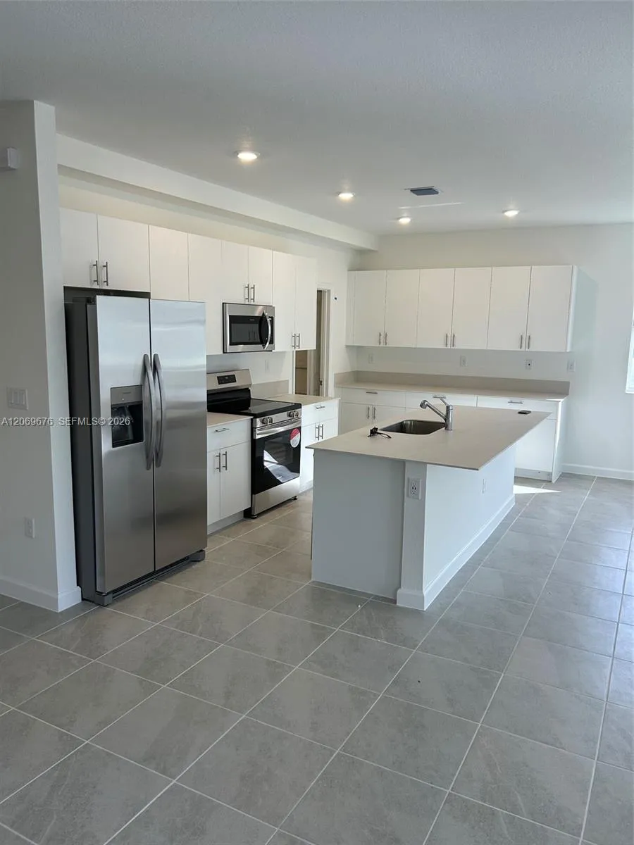 2342 SE 30th St Homestead, FL 33035