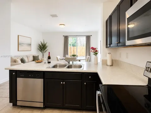 142 SE 28th Ter #6
