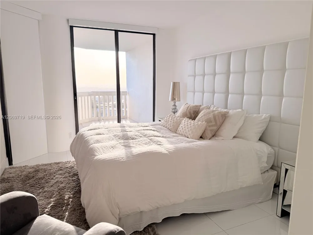 1000 W Island Blvd #1911 Aventura, FL 33160