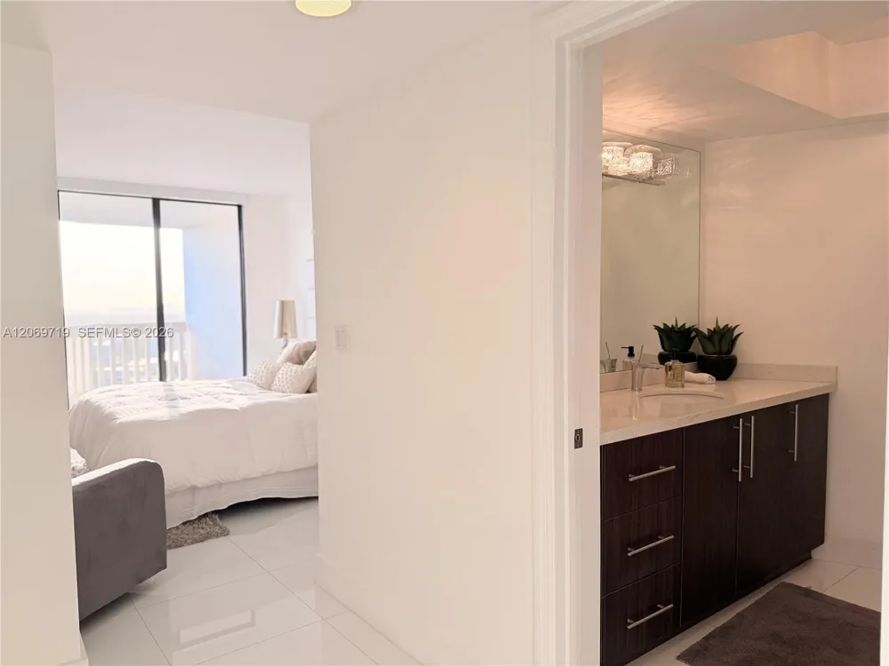1000 W Island Blvd #1911 Aventura, FL 33160