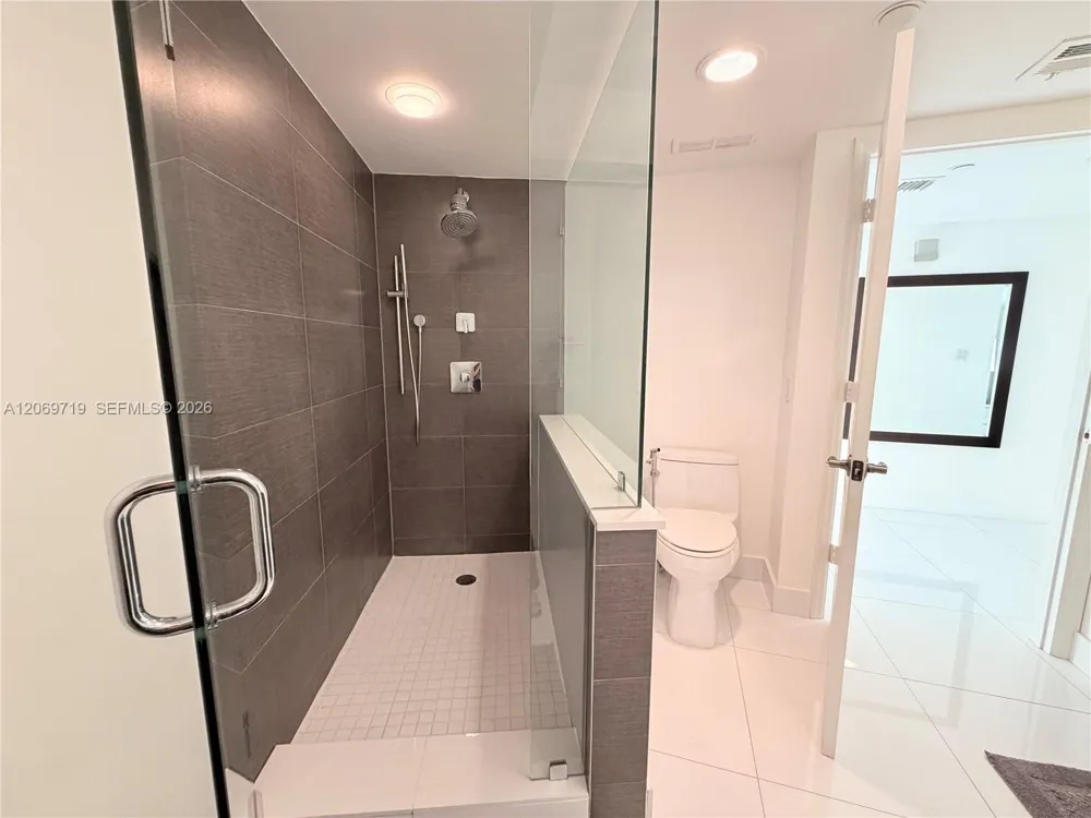 1000 W Island Blvd #1911 Aventura, FL 33160