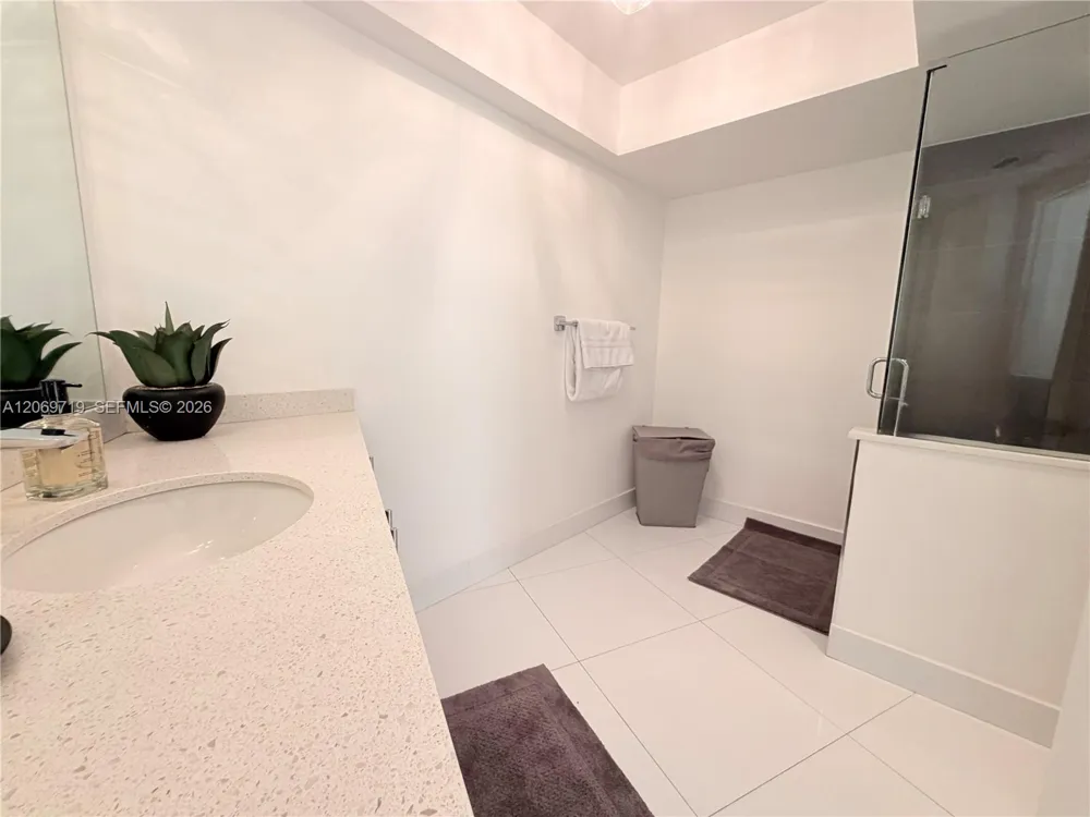 1000 W Island Blvd #1911 Aventura, FL 33160