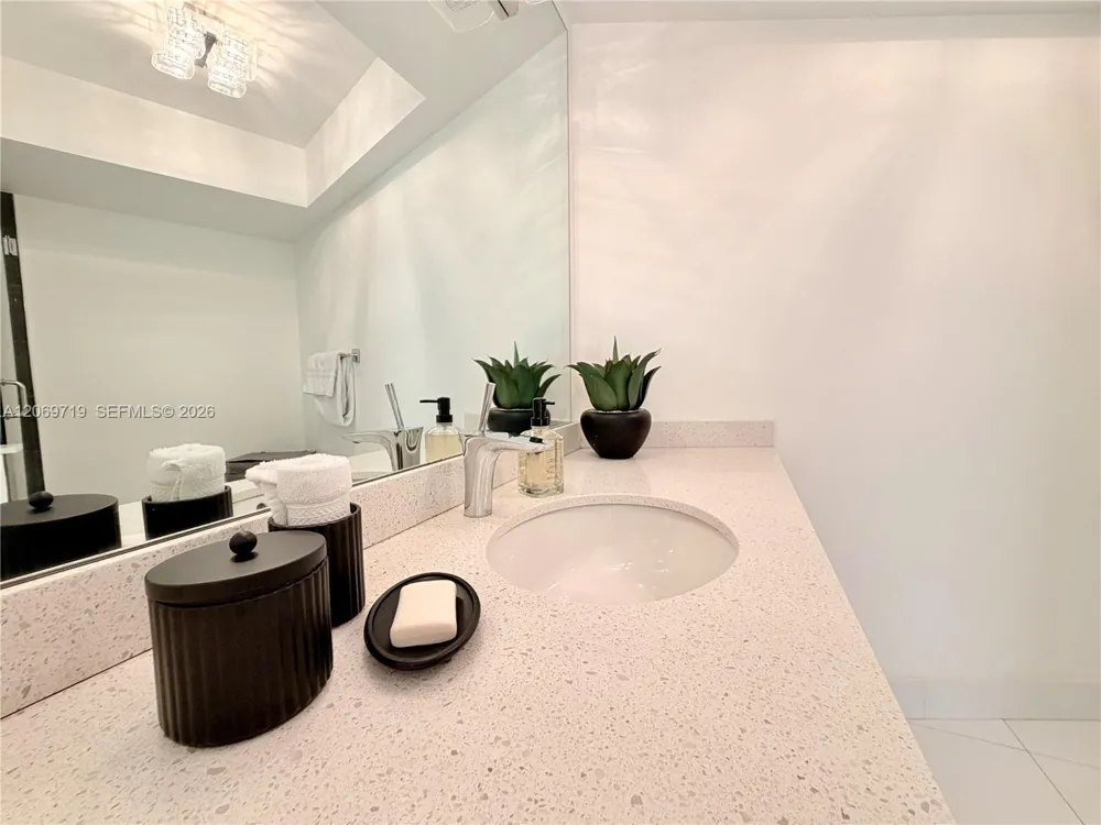 1000 W Island Blvd #1911 Aventura, FL 33160