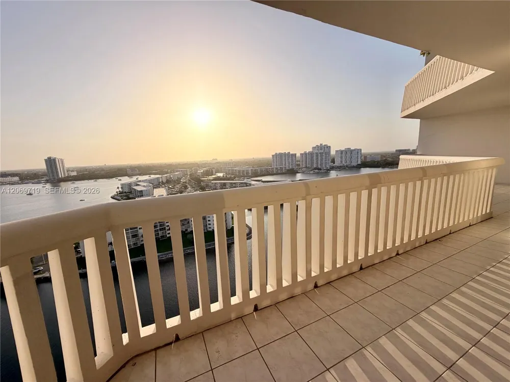 1000 W Island Blvd #1911 Aventura, FL 33160