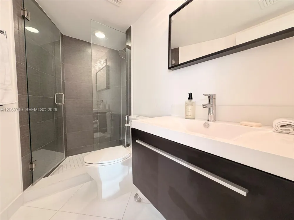 1000 W Island Blvd #1911 Aventura, FL 33160