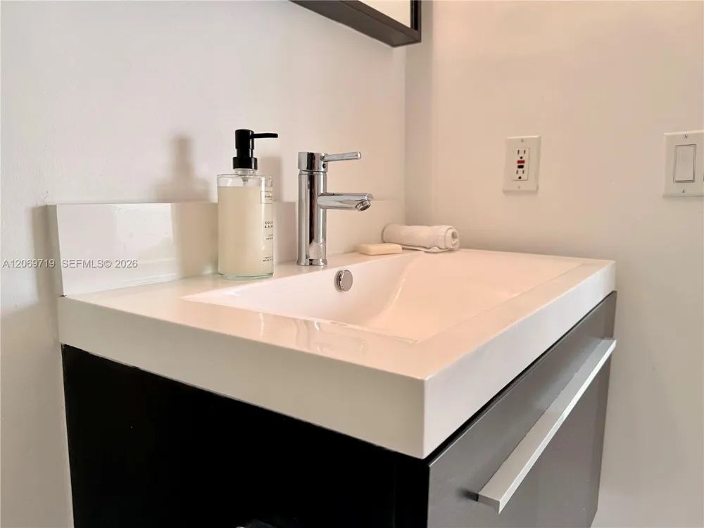 1000 W Island Blvd #1911 Aventura, FL 33160