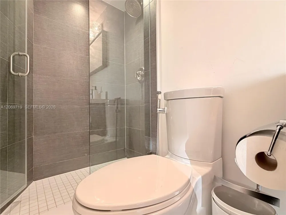 1000 W Island Blvd #1911 Aventura, FL 33160