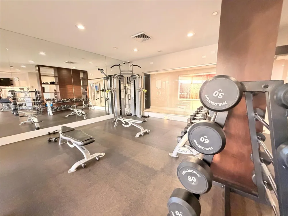 1000 W Island Blvd #1911 Aventura, FL 33160