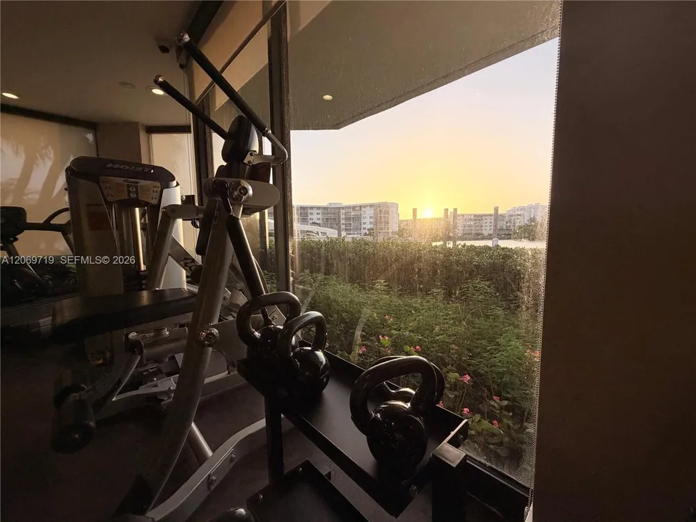 1000 W Island Blvd #1911 Aventura, FL 33160
