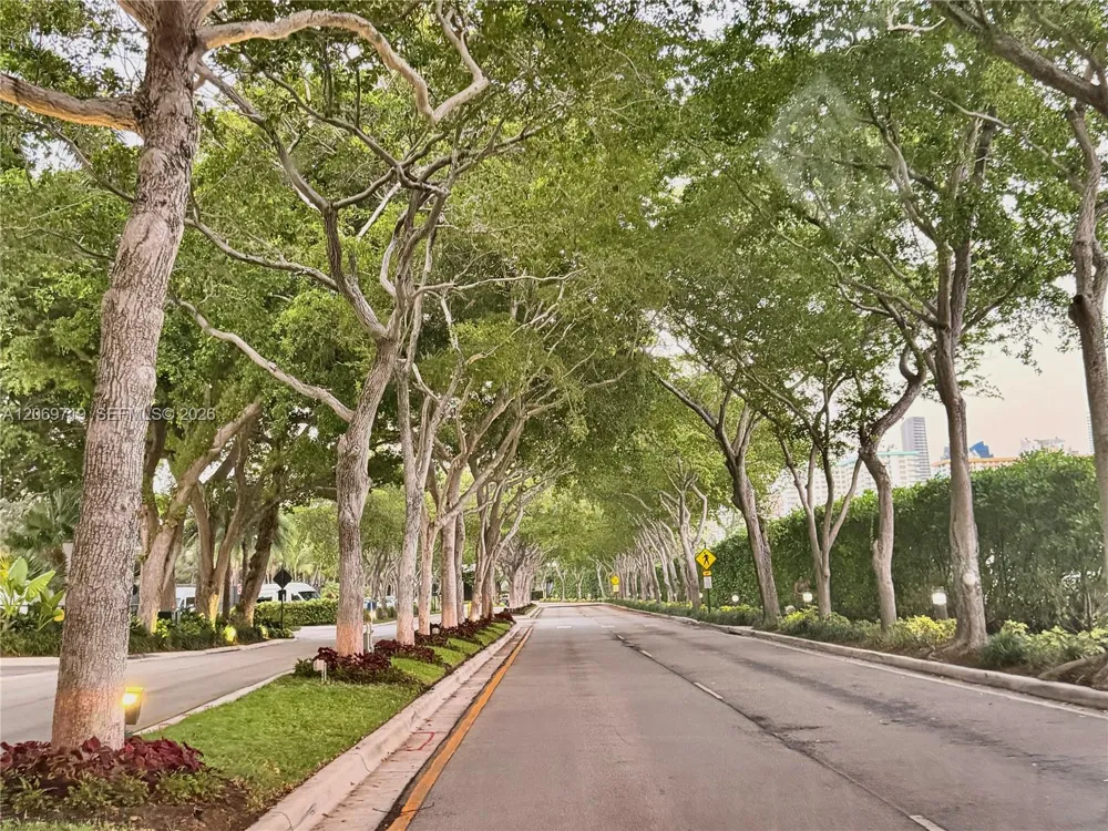 1000 W Island Blvd #1911 Aventura, FL 33160