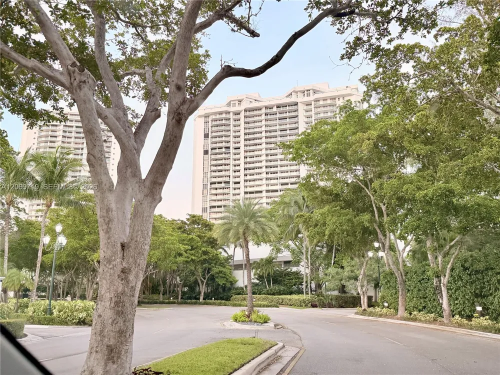 1000 W Island Blvd #1911 Aventura, FL 33160