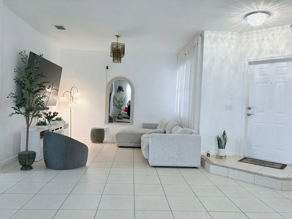 11487 Blue Violet Lane Royal Palm Beach, FL 33411