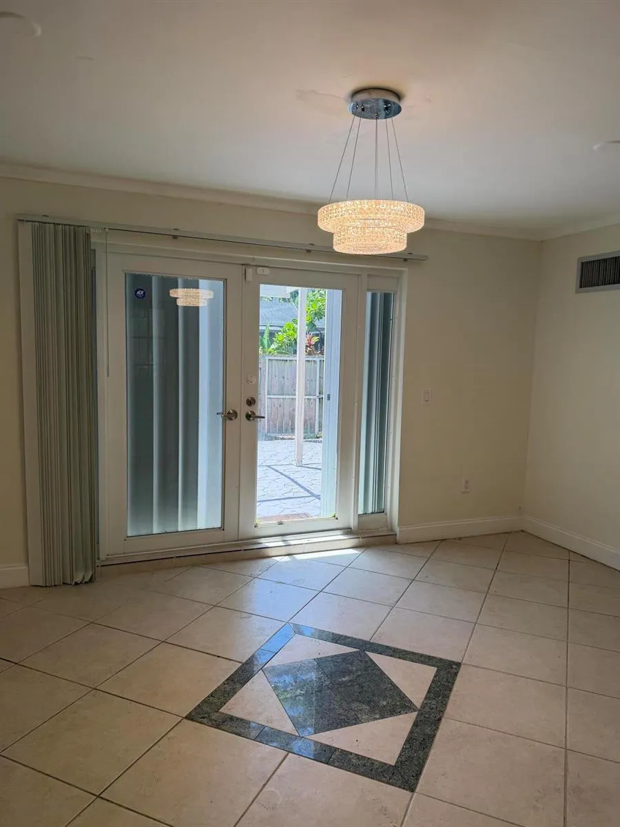 924 Johnson Street Hollywood, FL 33019