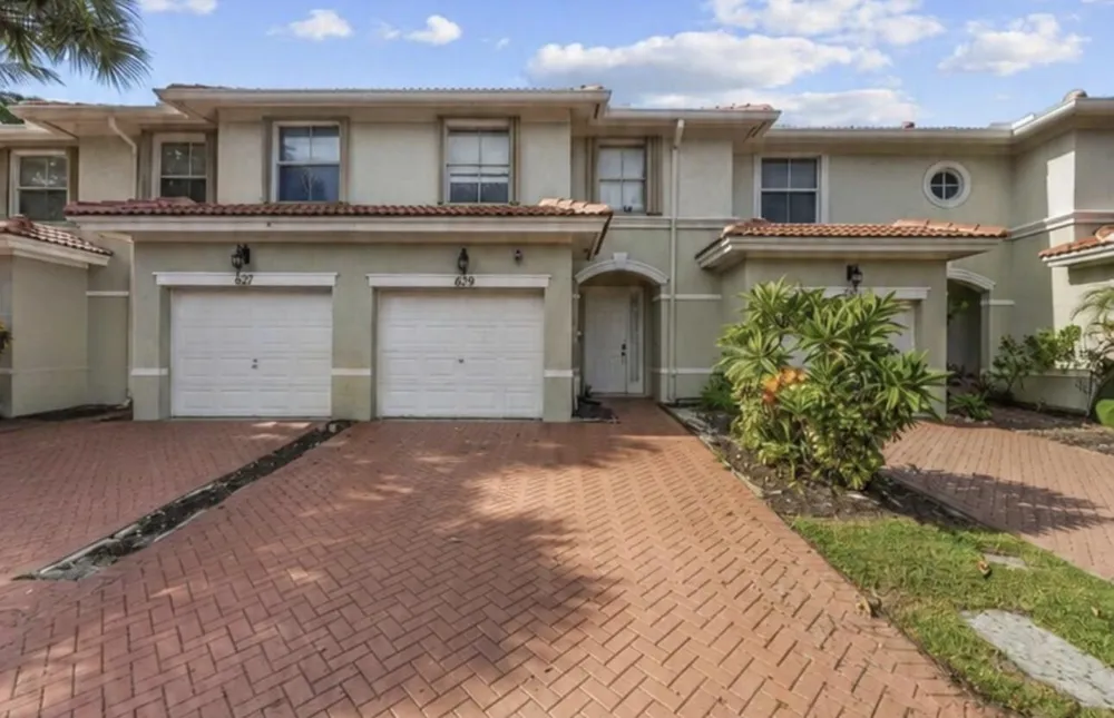 6119 Seminole Gardens Circle Riviera Beach, FL 33418